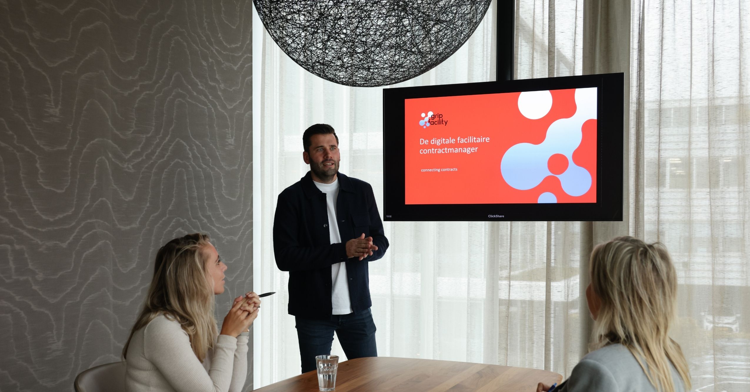 Beyond the hype: Waarom ik geloof dat AI de toekomst is van facility management en hoe jij vandaag al kunt beginnen